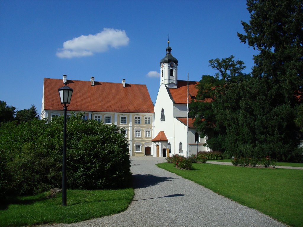 Gutenzell in Oberschwaben,
Pfarrkirche, ehem.Klosterkirche mit Gstehaus,
Aug.2008