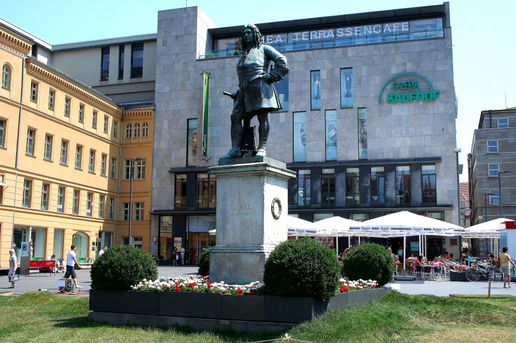 Hndel-Denkmal auf dem Hallenser Marktplatz (Aufnahme vom 03.07.2010).