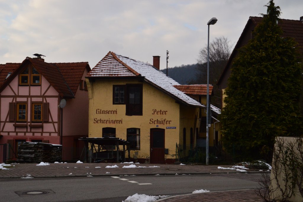 Huserzeile in Neckargerach Minneburgstrae und Hauptstrae. 9.2.2013