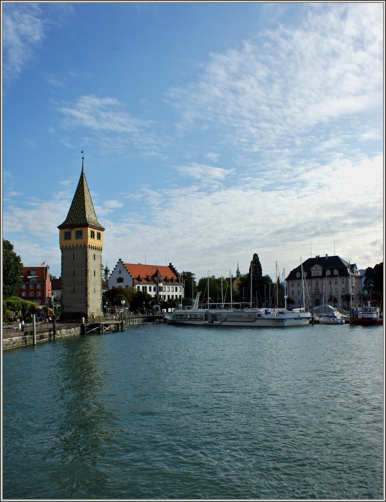 Hafenansicht von Lindau. Der Mangturm war als Leuchturm von 1180-1300 in Betrieb.
(20.09.2011)