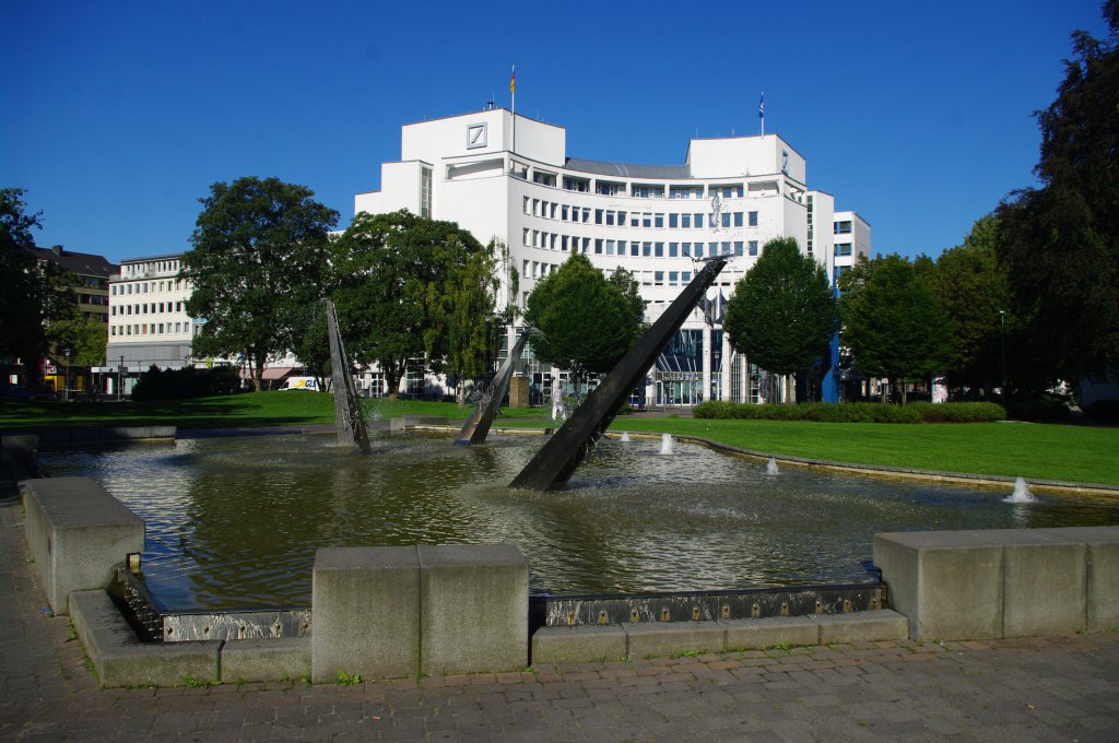 Hagen, Brunnen im Park vor der Deutschen Bank in der Bahnhofstr (02.08.2011)