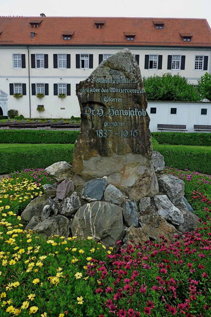 Hagnau am Bodensee, Gedenkstein fr Dr.H.Hansjakob, Volksschriftsteller, war ab 1869 Pfarrer in Hagnau, Aug.2011