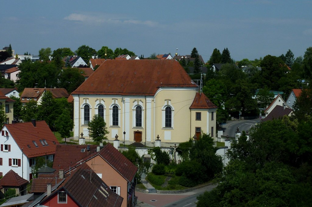 Haigerloch, Blick vom Rmerturm auf die Wallfahrtskirche St.Anna, erbaut 1753-57 im Stile des Barock-Rokoko, Juli 2011