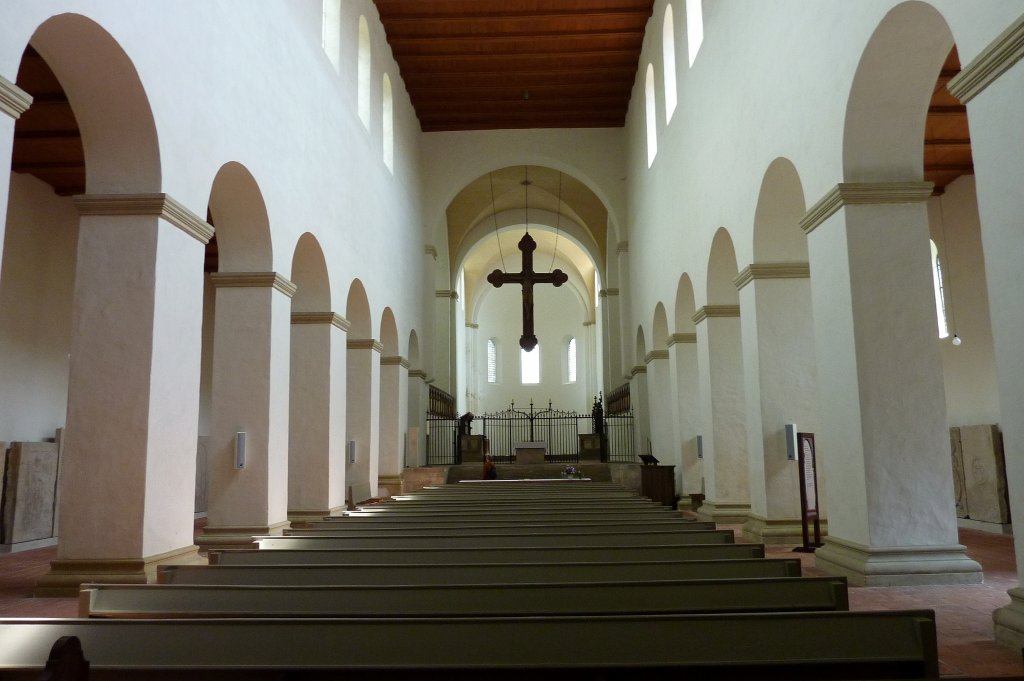 Halberstadt, der schlichte Innenraum der romanischen Liebfrauenkirche, Mai 2012