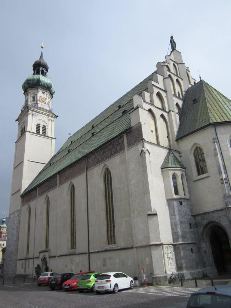Hall, Stadtpfarrkirche St. Nikolaus, erbaut von 1281 bis 1352, 1752 Barockisierung, 
lteste sptgotische Kirche Tirols, prchtiger Treppengiebel (01.05.2013)