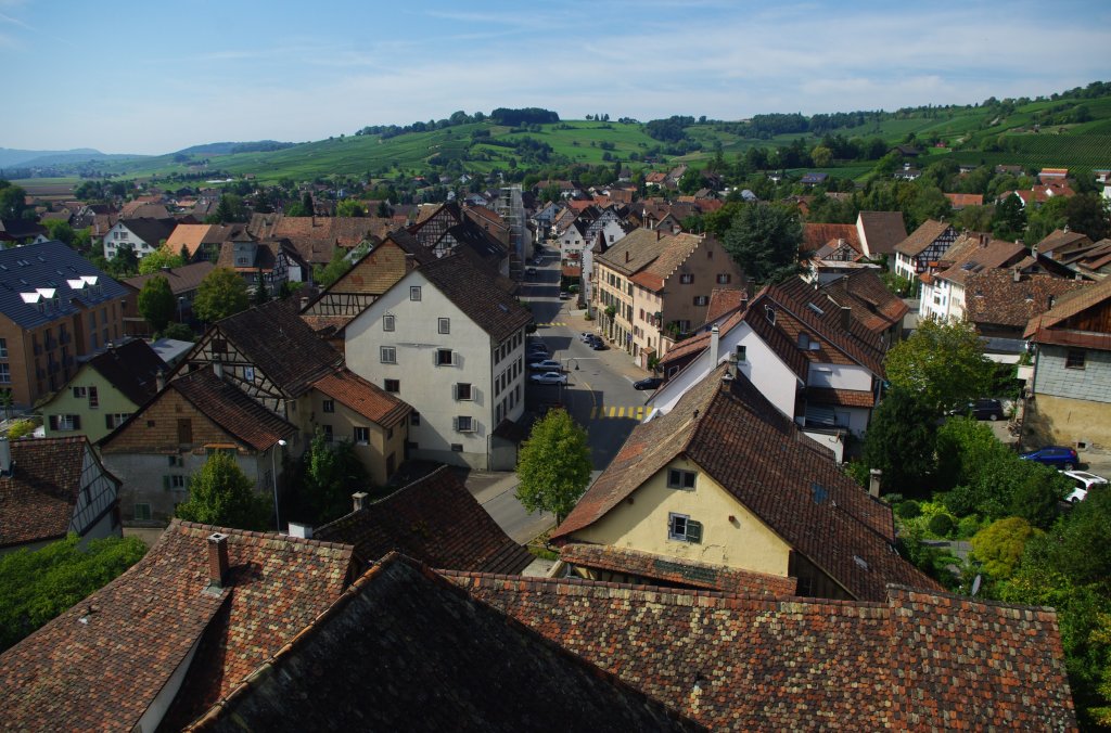 Hallau, Aussicht auf die Hauptstrae von Kirchturm der Dorfkirche, Kanton 
Schaffhausen (11.09.2011)