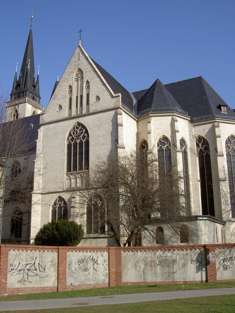 Halle, St. Franziskus Kirche, katholische Probsteikirche, erbaut von 1893 bis 
1896 nach Plnen von Arnold Gldenpfennig im neugotischen Stil (15.03.2012)