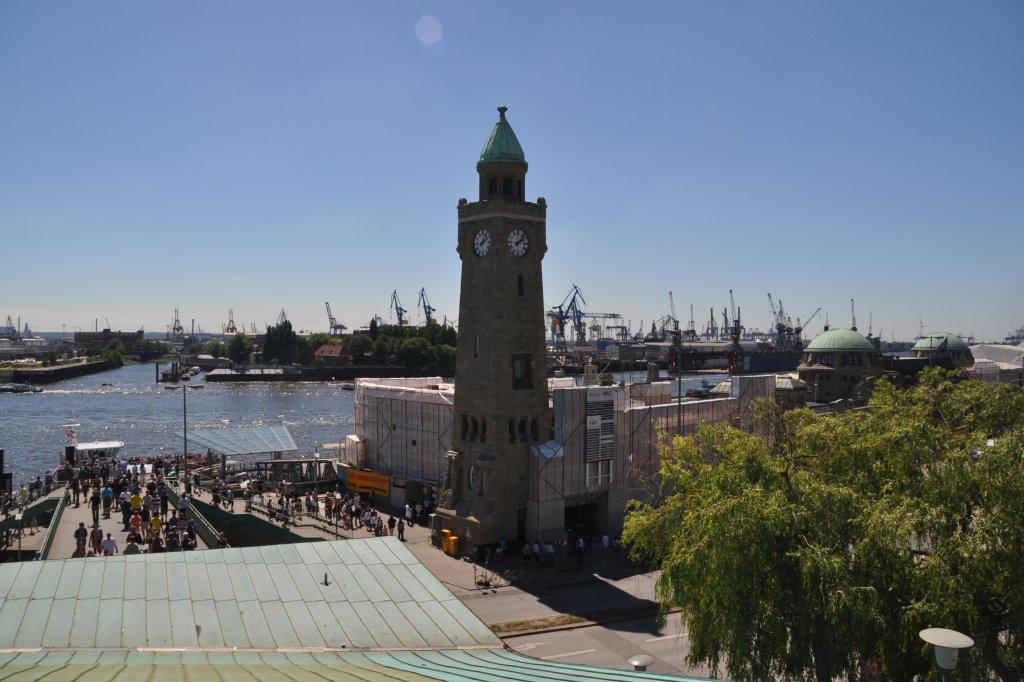 HAMBURG, 03.06.2011, Blick vom Stintfang auf die Landungsbrcken