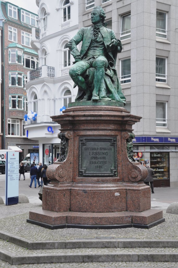 HAMBURG, 20.04.2012, Lessing-Denkmal am Gnsemarkt