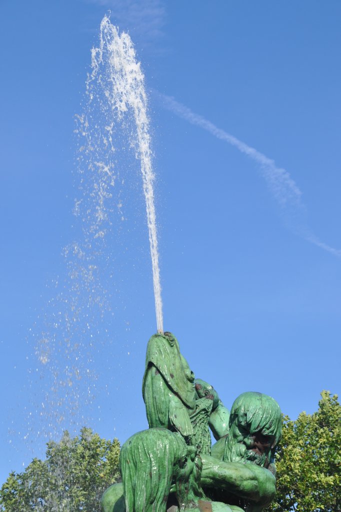 HAMBURG, 20.09.2012, der Stuhlmannbrunnen in einem kleinen Park beim Platz der Republik im Stadtteil Altona