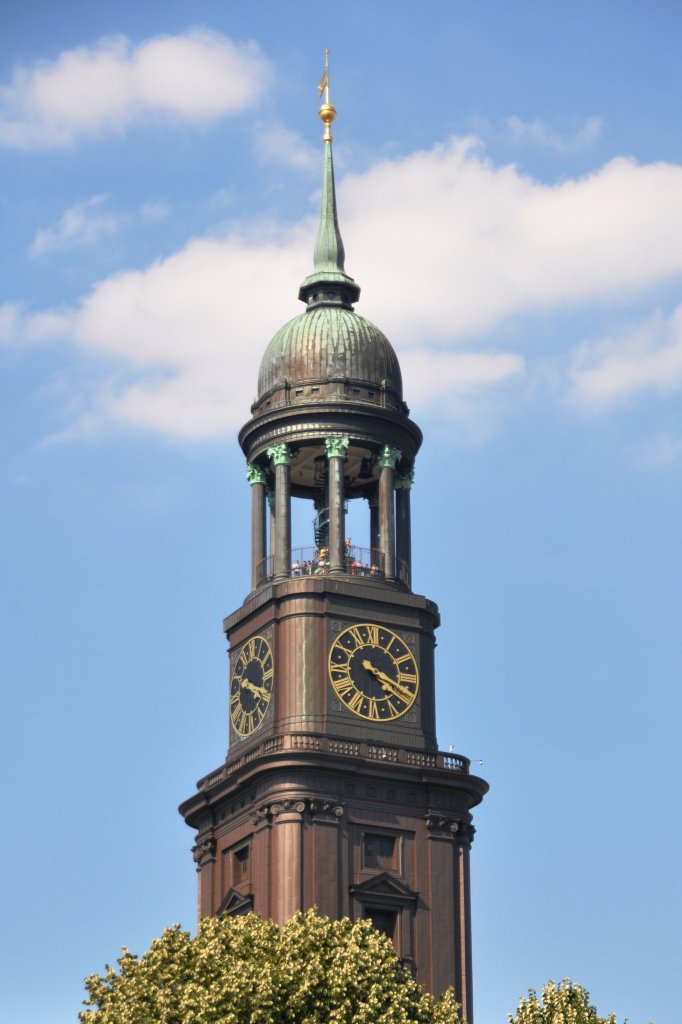 HAMBURG, 25.07.2012, Blick auf den Michel, das Hamburger Wahrzeichen