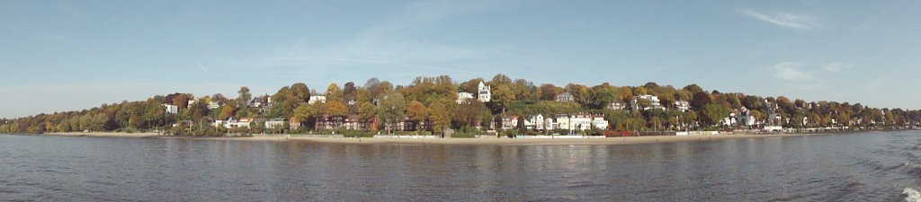 Hamburg am 19.10.2012: die Elbe vor velgnne