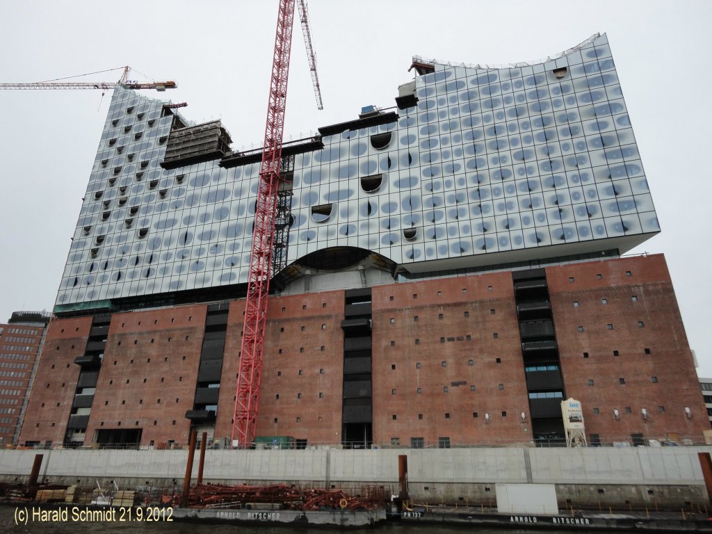 Hamburg am 21.9.2012: die Elbphilharmonie in der Hafencity