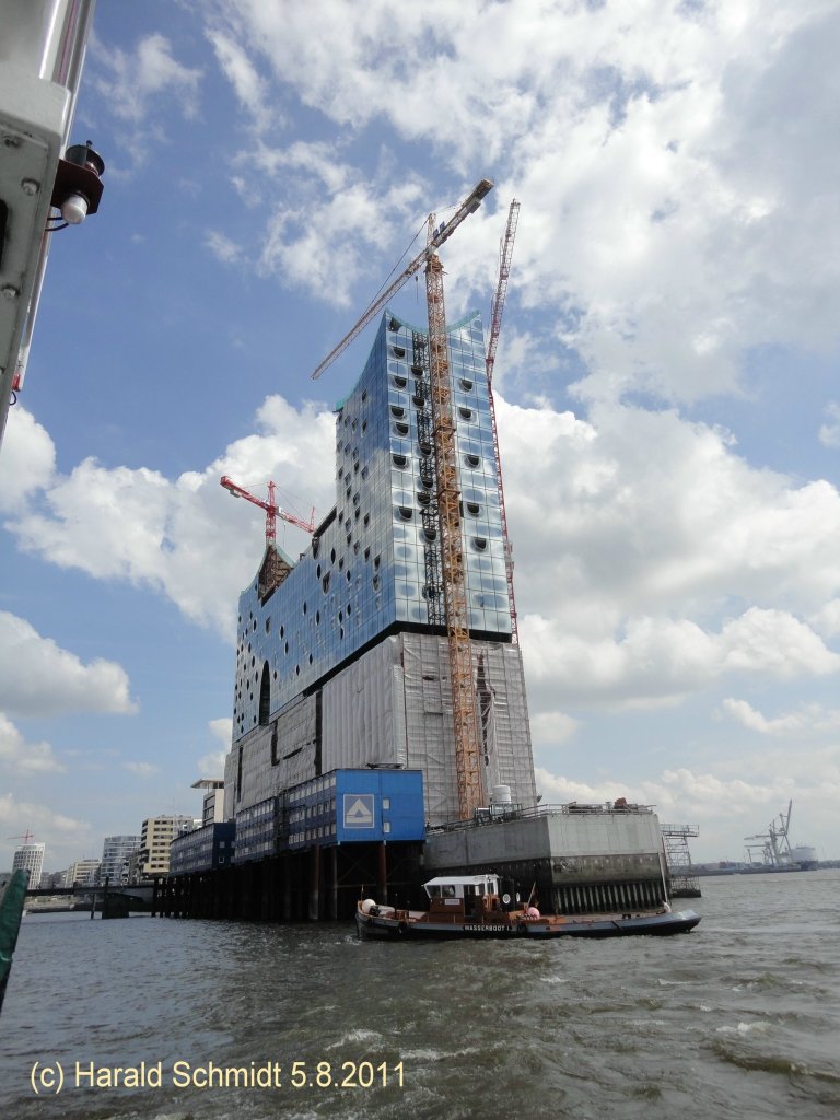 Hamburg, Hafencity am 5.8.2011, Elbphilharmonie vom Sandtorhft fotografiert