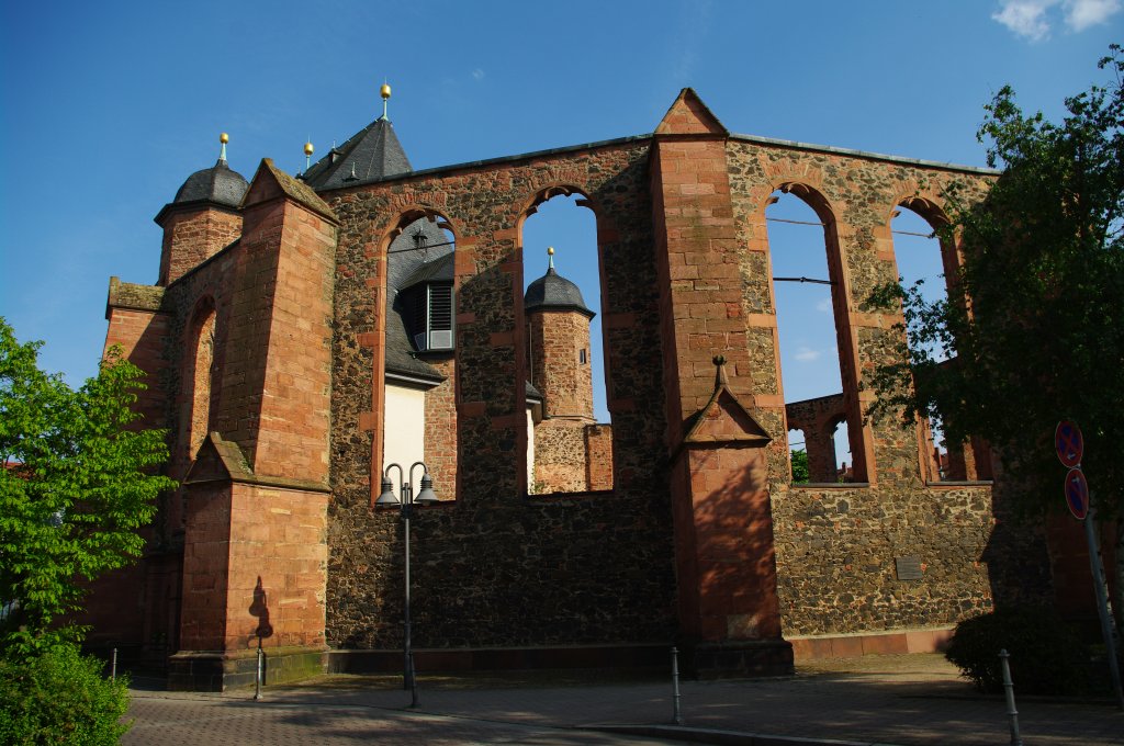 Hanau, Ruine der Wallonischen Kirche, erbaut von 1600 bis 1608, zerstrt durch 
Luftangriffe im 2. Weltkrieg (26.04.2009)