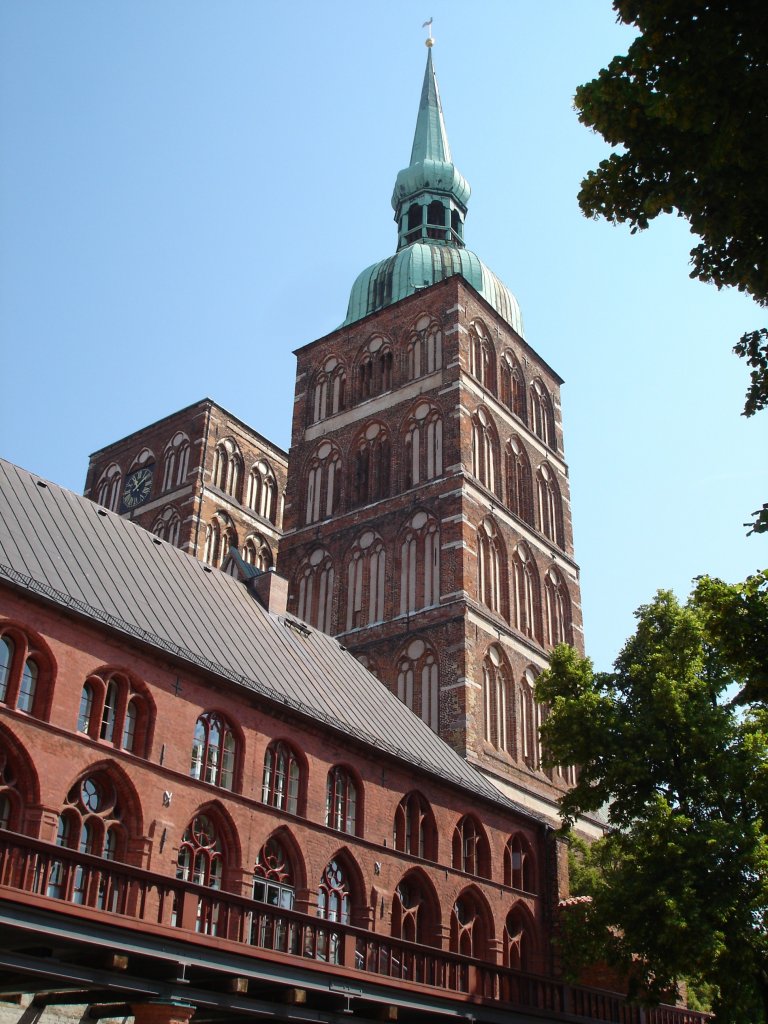 Hansestad Stralsund,
Nikolaikirche-natürlich aus Backstein erbaut, seit 2002 UNESCO-Welterbe, Juli
2006