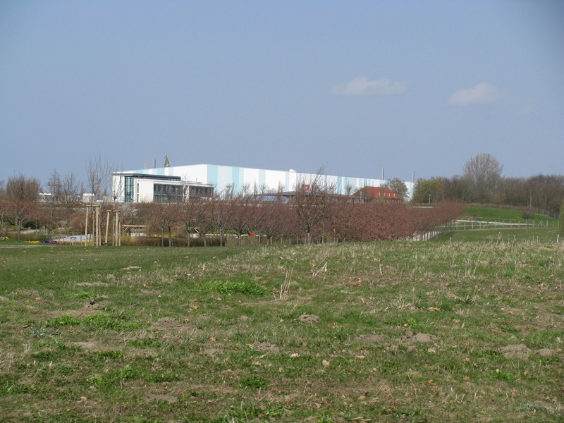 Hansestadt; Blick vom Brgerpark zur Nordic Yards Werft, ehemals Wadan Yards MTW, Aker MTW und Mathias-Thesen-Werft, 17.04.2010