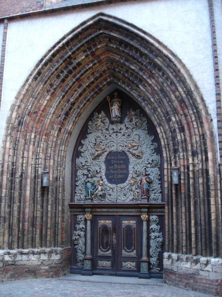 Hansestadt Stralsund,
Eingangsportal der Nikolaikirche, Juli 2006