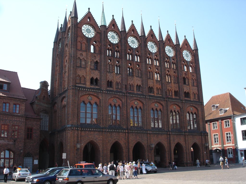 Hansestadt Stralsund,
sehenswertes Rathaus in norddeutscher Backsteinarchitektur, seit 2002 UNESCO-Welterbe, Juli 2006