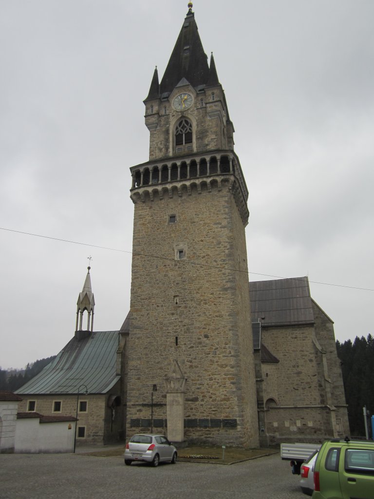 Haslach an der Mhl, St. Nikolaus Kirche, sptgotisch, Chor erbaut um 1400, Langhaus um 1500, Mhlviertel (06.04.2013)