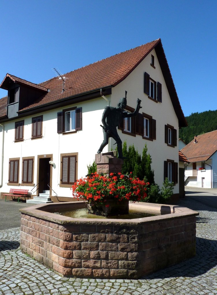 Hausach, der Dorfer Bergmannsbrunnen von 1973, zur Erinnerung an den heimischen Erzbergbau, Juli 2012