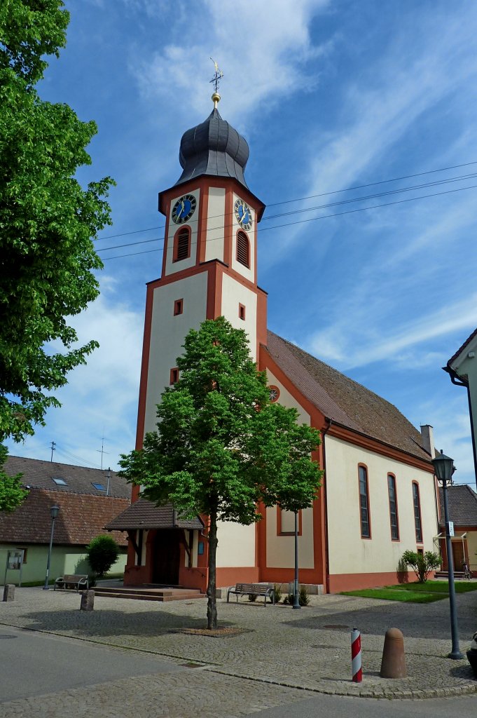 Hausen an der Mhlin, die barocke St.Johannes-Kirche von 1787, Mai 2012