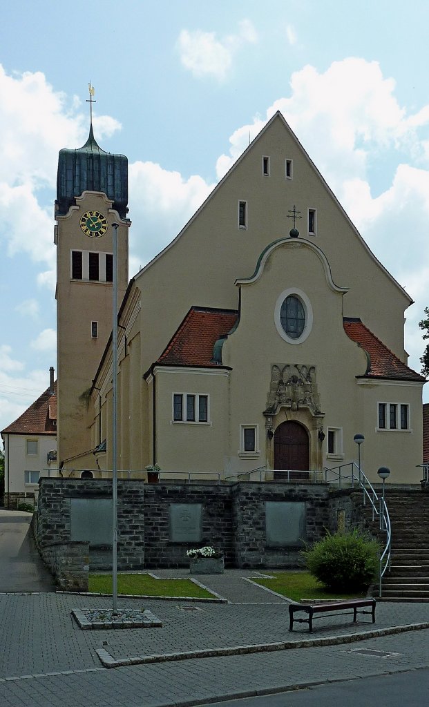 Hechingen, im Ortsteil Boll steht die Pfarrkirche St.Nikolaus, im Jugendstil erbaut und 1909 eingeweiht, Juli 2011