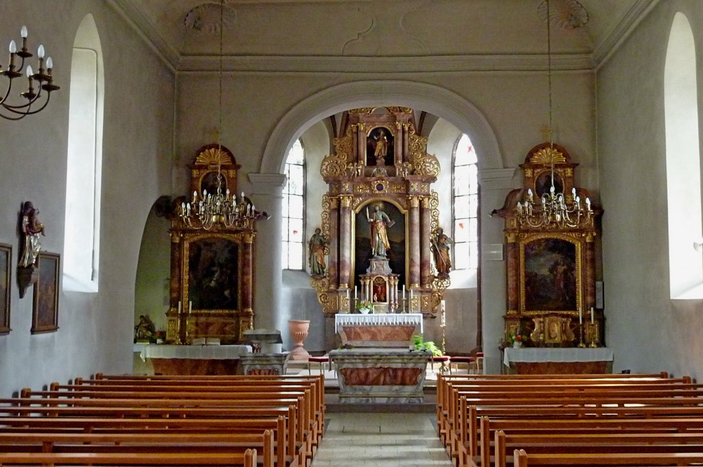 Hecklingen, der Innenraum der Pfarrkirche, seit 1715 mit barocker Ausstattung, Juni 2012