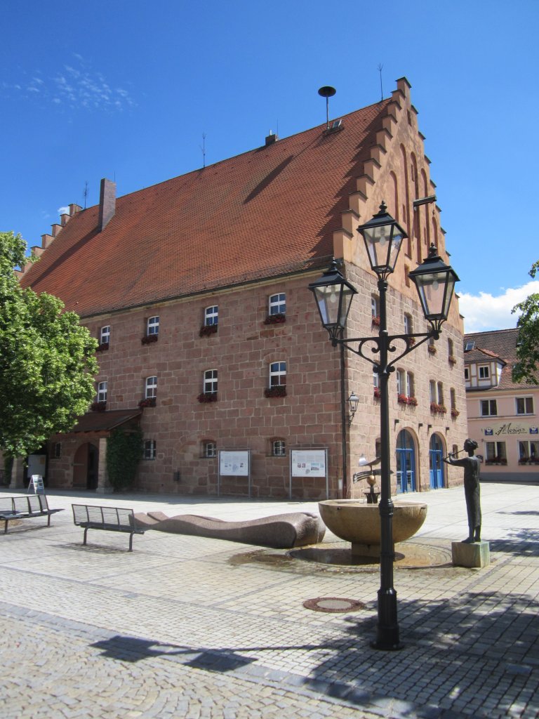 Heideck, Rathaus, erbaut von 1479 bis 1481 unter Ludwig IX. von Bayern-Landshut, 
Sandsteinbau mit Stufengiebeln, Kreis Roth-Mittelfranken (16.06.2013)