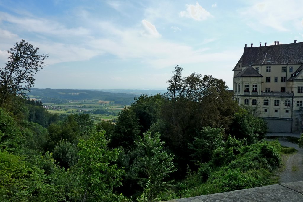 Heiligenberg, bei klarem Wetter hat man vom Schlo eine groartige Aussicht auf die Schweizer Alpen und den Bodensee, Aug.2012