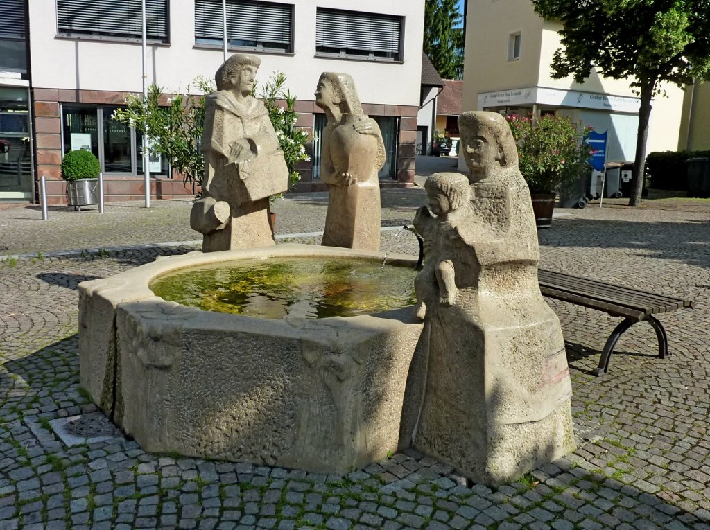 Heitersheim, Brunnen im Stadtzentrum, Juli 2012