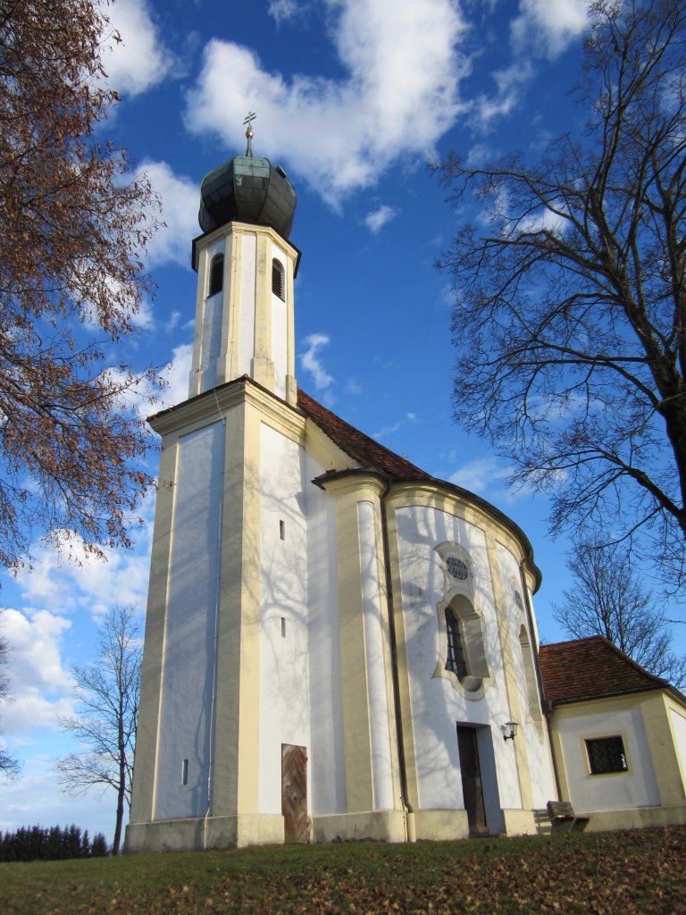 Heldenstein, Wallfahrtskirche Maria Schnee, erbaut von 1760 bis 1762 von Probst 
Patritius Zwick von Au, sptbarocker Zentralbau (30.12.2012)