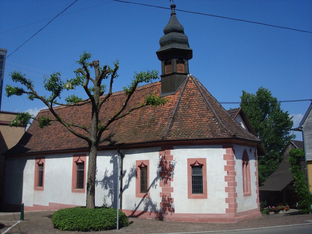 Herbolzheim, die Margarethenkapelle ist das lteste Kulturgut der Stadt, mit romanischen, gotischen und barocken Bauteilen, 1340 erstmals erwhnt, 
1983-93 restauriert, heute Museum der Stadt, Mai 2010