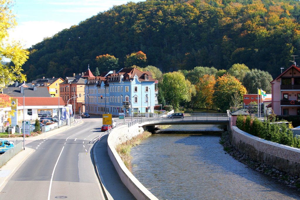 Herbstimpression aus dem Freitaler Stadtteil Hainsberg, aufgenommen am 09.10.2010 aus einem Zug der Weieritztalbahn.