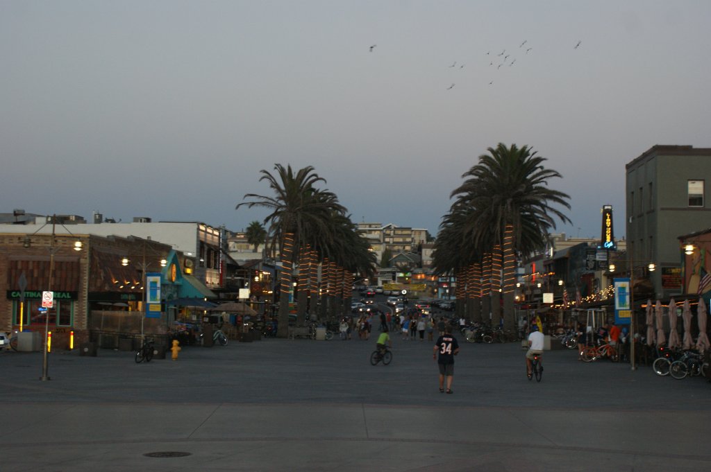 Hermosa Beach in Los Angeles kurz vor Sonnenuntergang am 02.10.2012