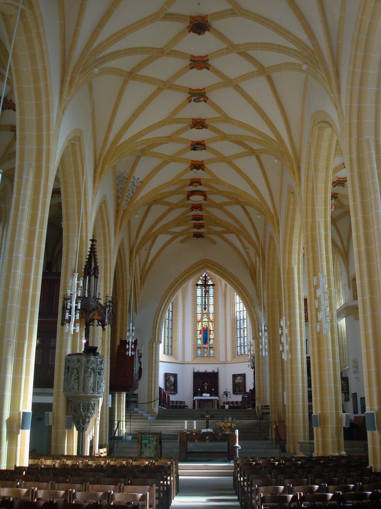 Herrenberg, der Innenraum der Stiftskirche, 1971-82 erfolgte eine Rekonstruktion der sptgotischen Raumfassung aus dem 15.Jahrhundert, Okt.2010