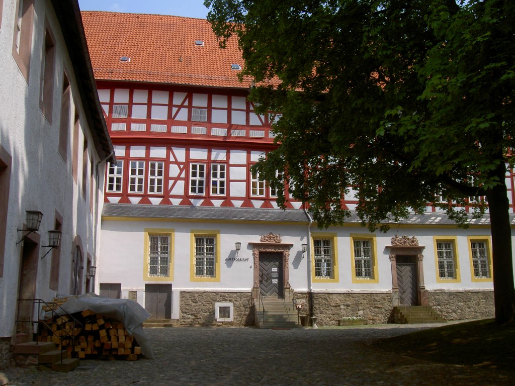 Herzberg/Harz, Welfenschloss, ermals erwhnt 1154, neu erbaut 1510, seit 1882 
Sitz des Amtsgericht und des Zinnfigurenmuseums, Kreis Osterode (21.05.2011)
