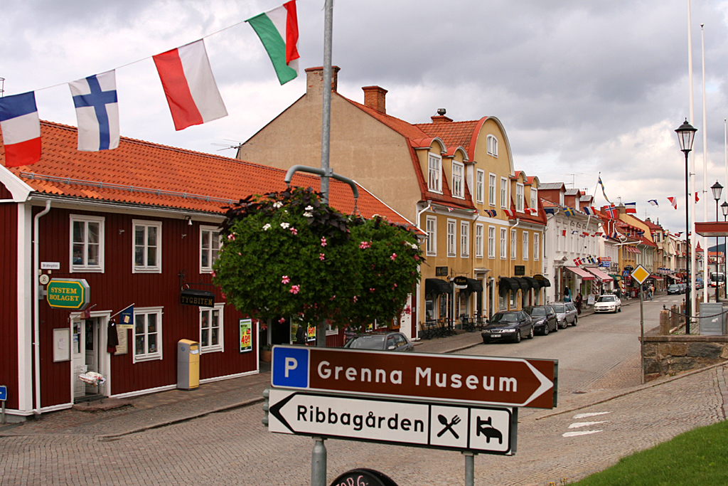 Hier ein Blick auf die Hauptstrae von Grnna , die Brahegatan. 20.08.2008