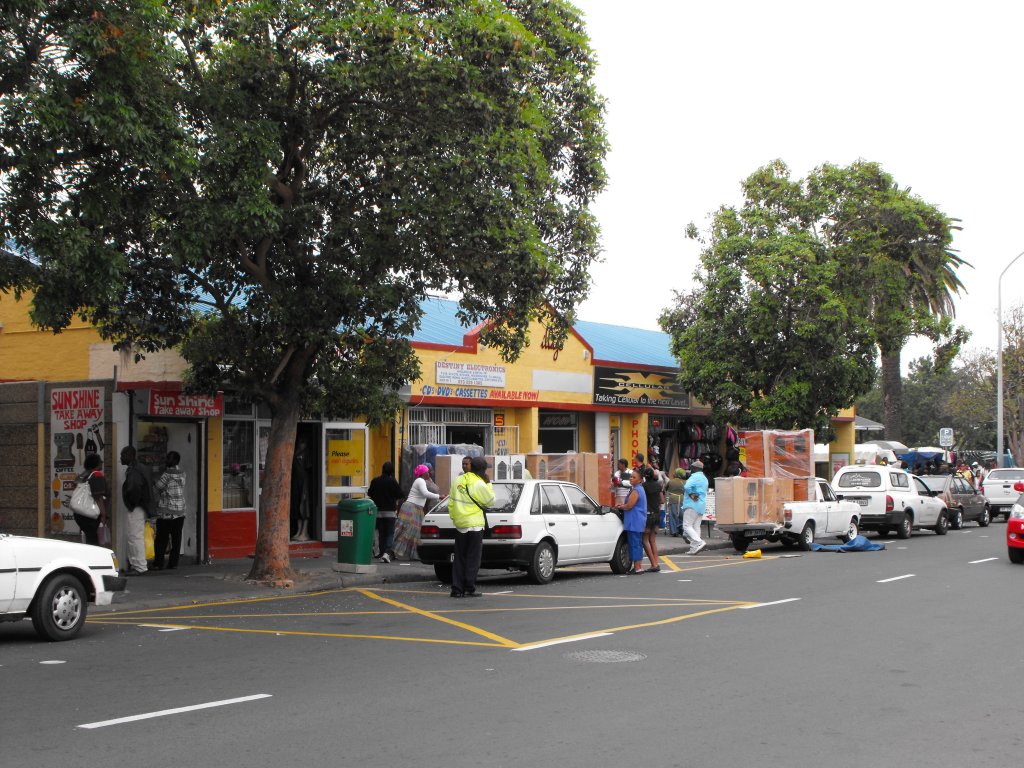 Hier rollt der Rand! Geschaeftshaus an der Church Street. Somerset West, 27.11.2010
