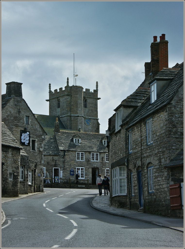 Hier scheint die Zeit stehengeblieben zu sein: Die Hauptstrasse von Corfe Castle mit seinen alten Husern versetzt einen in eine andere Zeit.
(08.05.2011)
