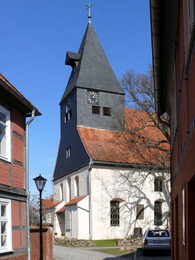 Hitzacker, Kirche St. Johannes der Tufer, nach Brand von 1298 im Jahre 1678 wieder aufgebaut / 1824 im klassizistischen Stil erneuert; 22.03.2010
