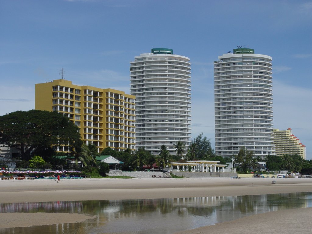 Hochhäuser am Strand von Hua Hin im Süden Thailands am 16.09.2006