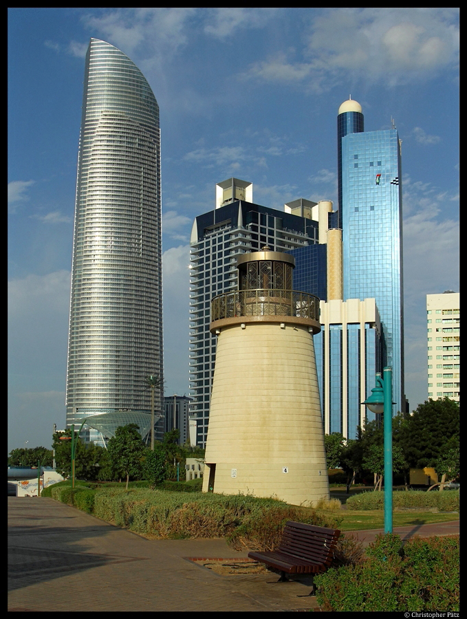 Hochhuser und Parkanlagen in Abu Dhabi. (06.12.2012)