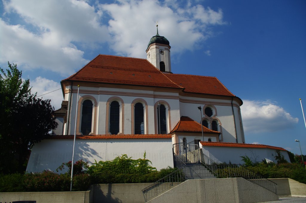 Hochwang, Hl. Kreuz Kirche, erstmals erwhnt 1381, umgebaut um 1751 von 
Joseph Dossenberger, Landkreis Gnzburg (07.07.2011)