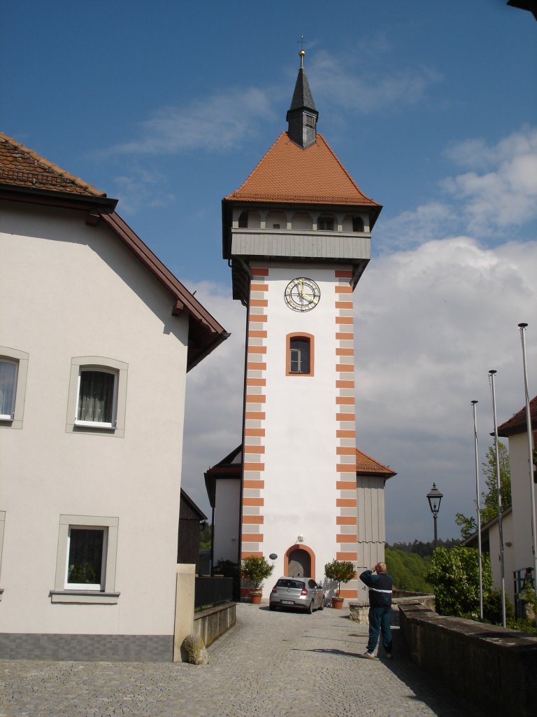 Hollfeld/Oberfranken,
 St.Gangolf ,Wehrturm und Kirchturm zugleich,
Wahrzeichen der Stadt,
Mai 2005