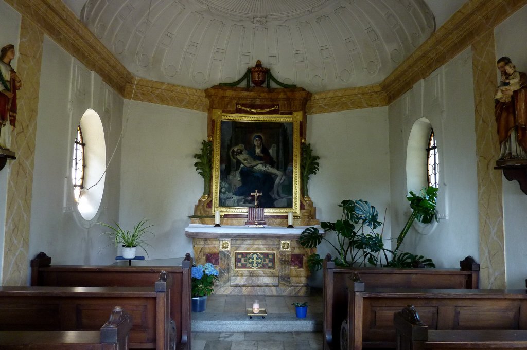 Holzhausen, der Innenraum der Friedhofskapelle, Juli 2011