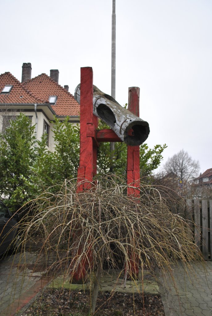 Holzkunstwerk in Hannover/Wettbergen. Foto vom 17.01.2011.