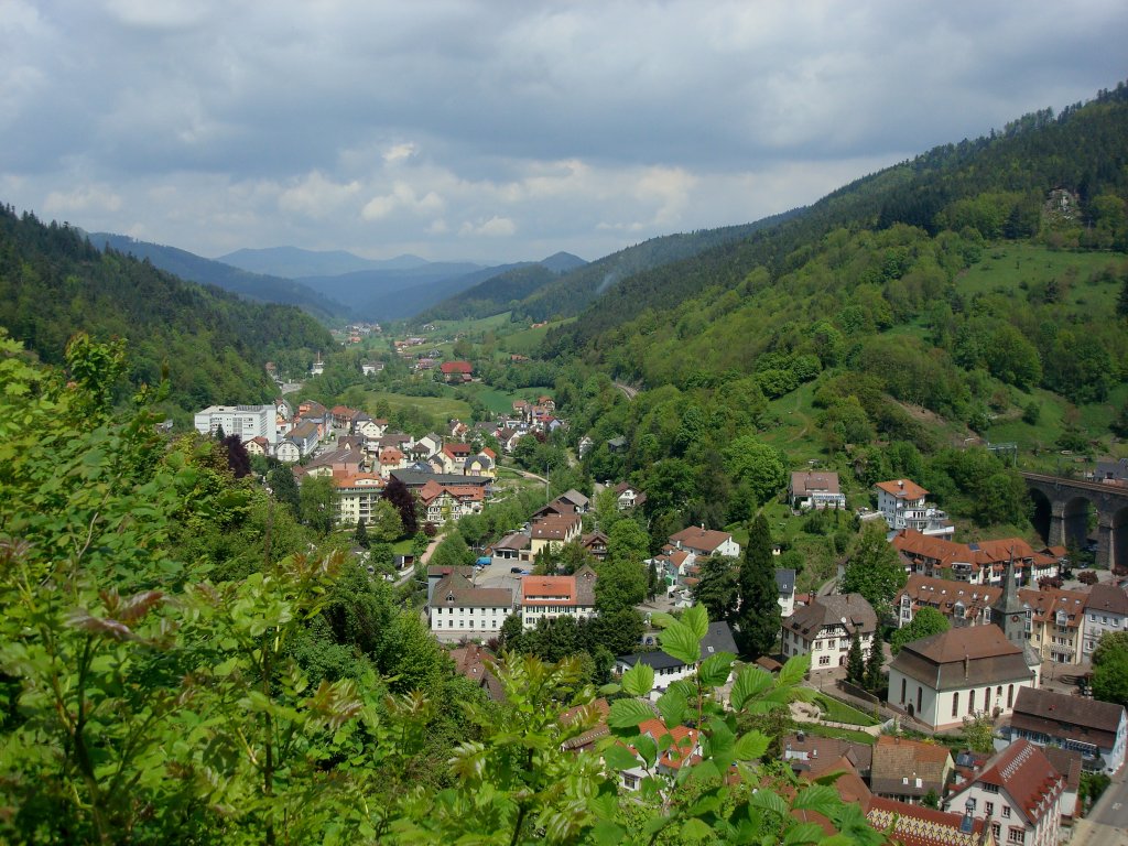 Hornberg im Schwarzwald,
Blick von der Burg ins Gutachtal,
Mai 2010