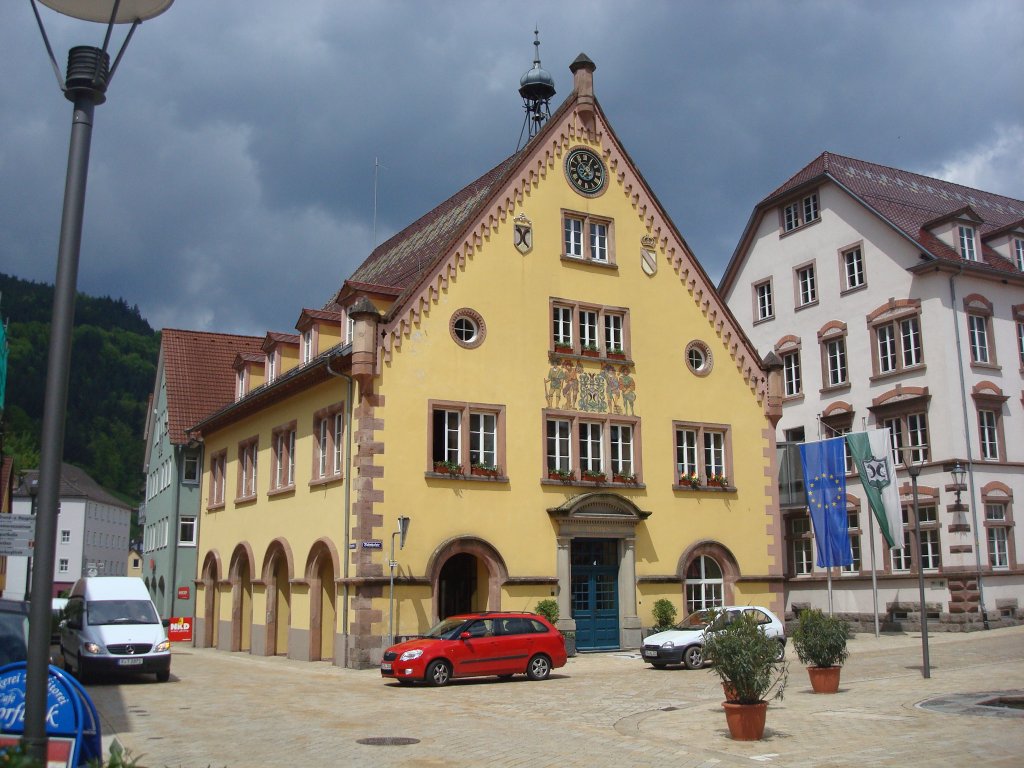 Hornberg im Schwarzwald,
das Rathaus im romanischen Stil, eher selten in Baden,
Mai 2010