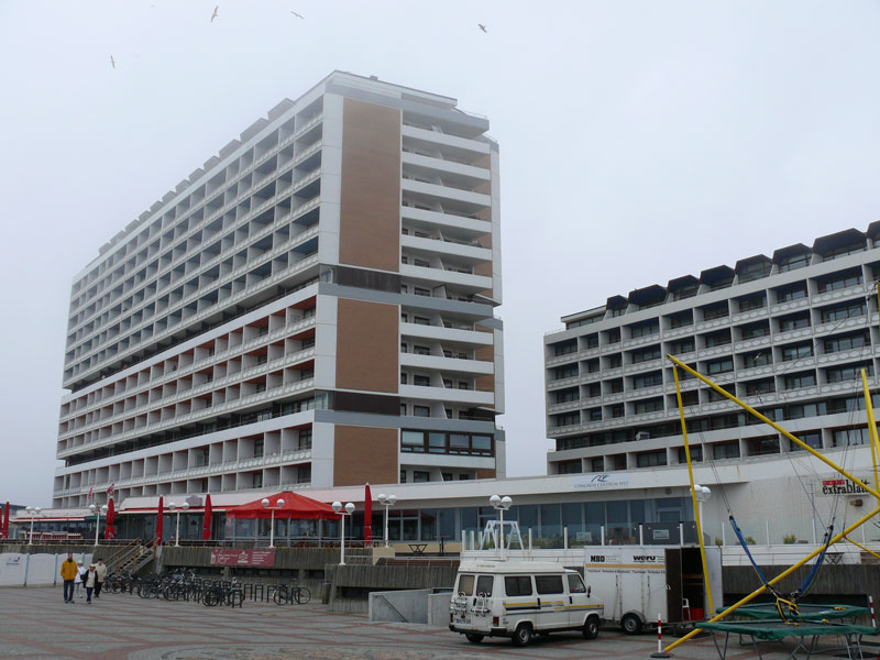 Hotel Roth in Westerland auf der Insel Sylt (von der anderen Seite und bei nicht so schnem Wetter, wie auf Bild ID 10580); 23.05.2010
